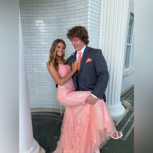 Only worn once! I got so many compliments. - Picture 3 of 4